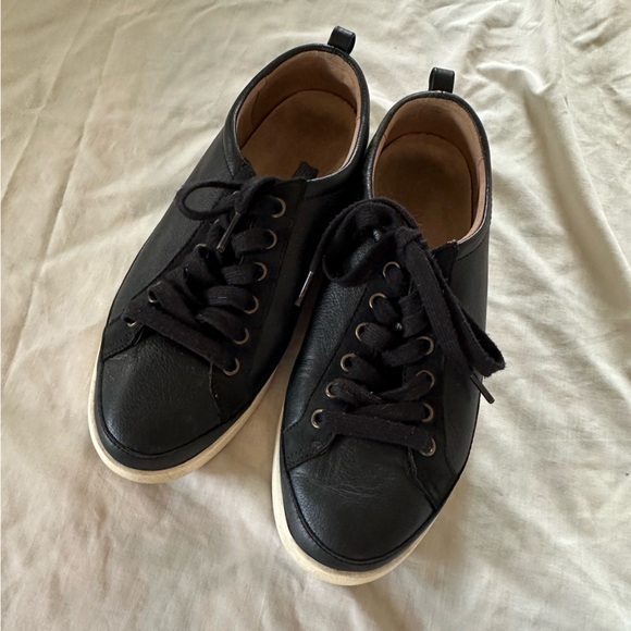 Vionic Black Genuine Leather Sneakers Women’s - Picture 1 of 8